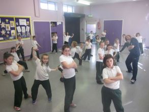 Hip Hop dance class in school